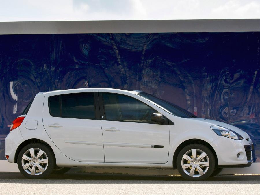  Renault Clio 20th Anniversary Edition 2010 года  (UK) (фото 4 из 7)